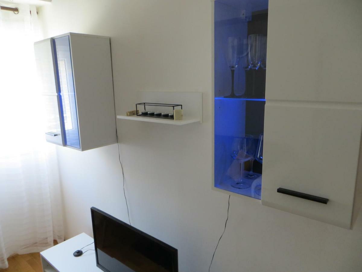 Apartment Milena 오미스 외부 사진
