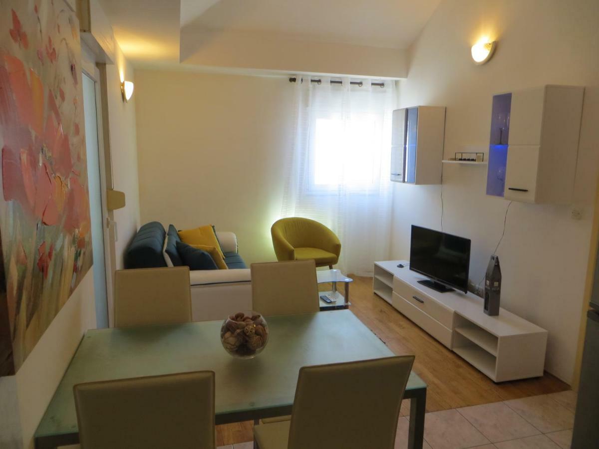 Apartment Milena 오미스 외부 사진